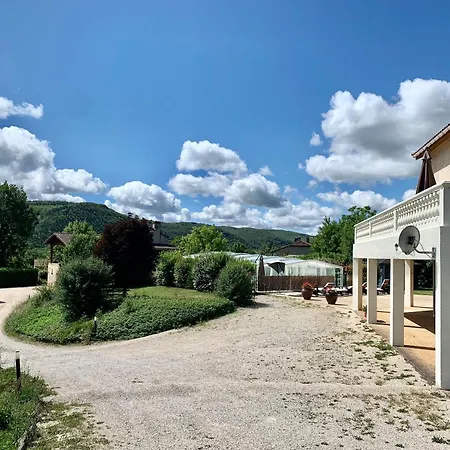 Tatil Evi Trois gîtes ensemble dans le même immeuble devant la piscine avec terrasses offrant une vue magnifique, dont une couverte au niveau de la piscine et vue sur la vallée à l'étage *