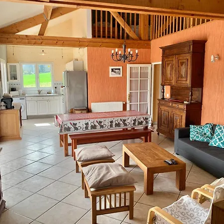 Tatil Evi Trois gîtes ensemble dans le même immeuble devant la piscine avec terrasses offrant une vue magnifique, dont une couverte au niveau de la piscine et vue sur la vallée à l'étage