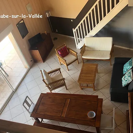 Trois gîtes ensemble dans le même immeuble devant la piscine avec terrasses offrant une vue magnifique, dont une couverte au niveau de la piscine et vue sur la vallée à l'étage Tatil Evi *