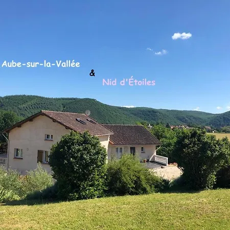 Trois gîtes ensemble dans le même immeuble devant la piscine avec terrasses offrant une vue magnifique, dont une couverte au niveau de la piscine et vue sur la vallée à l'étage Tatil Evi Bouzies Bas