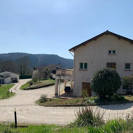 Trois gîtes ensemble dans le même immeuble devant la piscine avec terrasses offrant une vue magnifique, dont une couverte au niveau de la piscine et vue sur la vallée à l'étage Tatil Evi Bouzies Bas