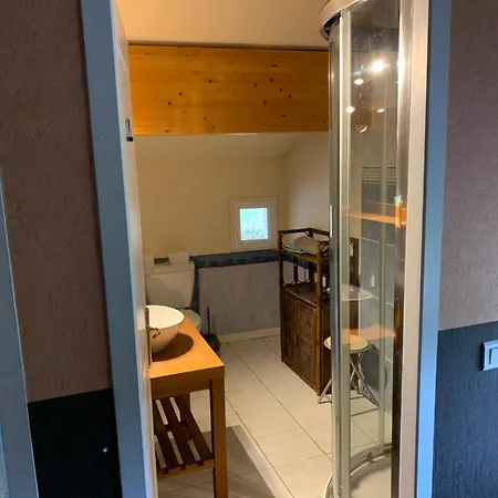Trois gîtes ensemble dans le même immeuble devant la piscine avec terrasses offrant une vue magnifique, dont une couverte au niveau de la piscine et vue sur la vallée à l'étage Feriehus *