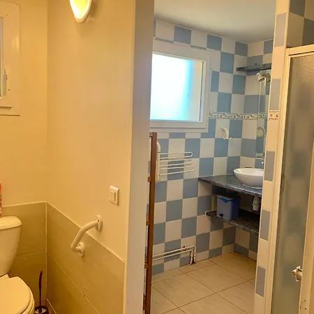 Feriehus Trois gîtes ensemble dans le même immeuble devant la piscine avec terrasses offrant une vue magnifique, dont une couverte au niveau de la piscine et vue sur la vallée à l'étage *