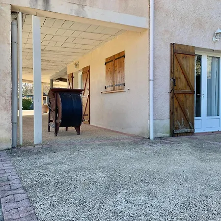 Trois gîtes ensemble dans le même immeuble devant la piscine avec terrasses offrant une vue magnifique, dont une couverte au niveau de la piscine et vue sur la vallée à l'étage Feriehus *