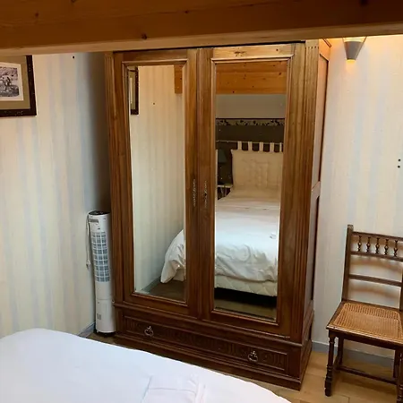 Feriehus Trois gîtes ensemble dans le même immeuble devant la piscine avec terrasses offrant une vue magnifique, dont une couverte au niveau de la piscine et vue sur la vallée à l'étage *