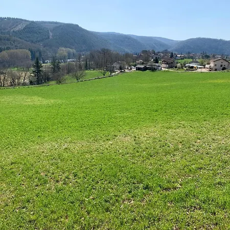 Feriehus Trois gîtes ensemble dans le même immeuble devant la piscine avec terrasses offrant une vue magnifique, dont une couverte au niveau de la piscine et vue sur la vallée à l'étage Bouzies Bas